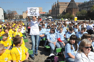 W Gdansku na Targu Weglowym ponad 400 dzieci z wzielo...