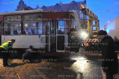 Wypadek na skrzyzowaniu Podwala Przedmiejskiego i Okopowej...