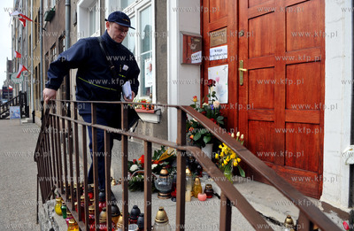 Gdansk. W biurze poselskim Macieja Plazynskiego zostala...