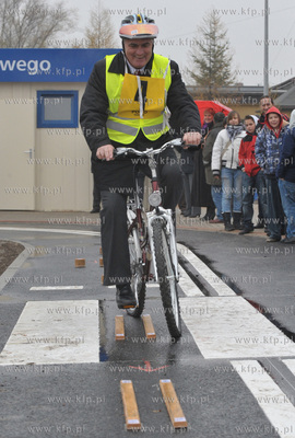Otwarcie nowoczesnego miasteczka ruchu drogowego, ktore...