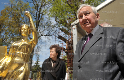 Uroczystosci symbolicznego umieszczenia aktu pamiatkowego...