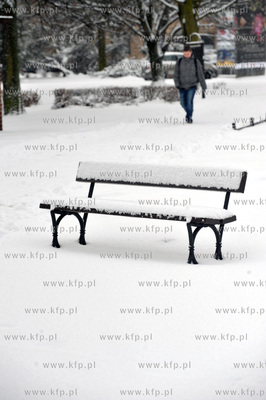 Zima na ulicach Gdanska. Plac Kobzdeja wzdluz ul. Podwale...