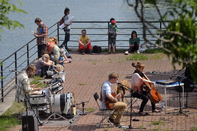 Streetwaves czyli artystyczna akcja miejska w Gdansku...