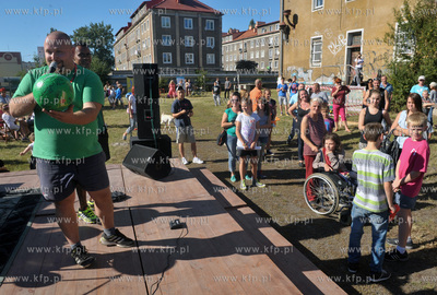 I Dni Nowego Portu w Gdansku. Aukcja pilki z autografami...