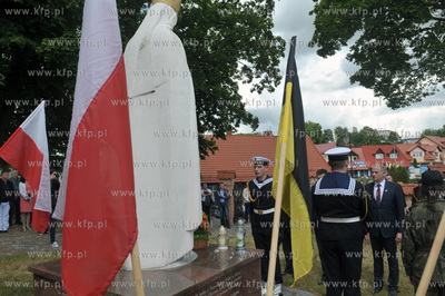 Zukowo na Kaszubach. Plac przed kosciolem sw. Jana...
