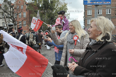 Dzien Niepodleglosci w Gdansku. Barwna parada przeszla...
