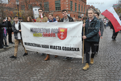 Dzien Niepodleglosci w Gdansku. Barwna parada przeszla...