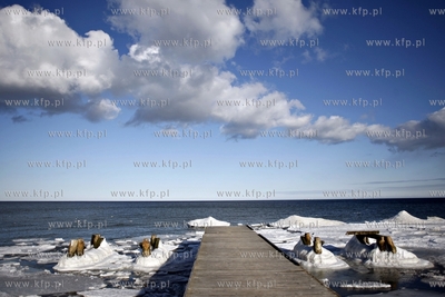 Sopot. Częściowo zamarznięta Zatoka Gdańska.
20.02.2012
fot....