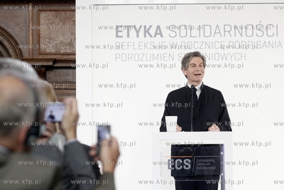 Gdansk. Dwor Artusa. Wyklad Guya Sormana i uroczystosc...