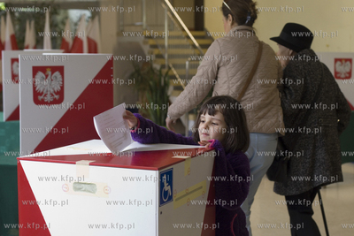 Wybory prezydenckie 2015.   Obwodowa Komisja Wyborcza...