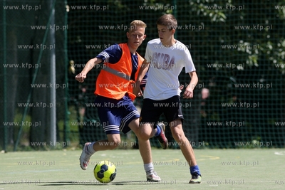 Gdansk Zaspa. Pilkarski turniej dzikich druzyn Do przerwy...