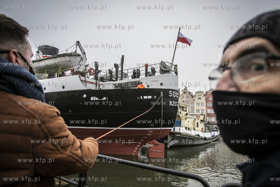 Statek muzeum Sołdek wraca na Motławę  po remoncie...
