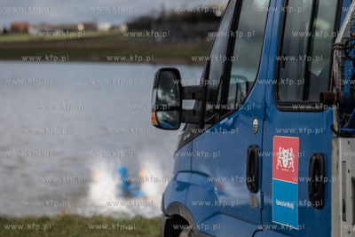 Gdańsk Kokoszki. Skażona woda i martwe ryby w zbiorniku...