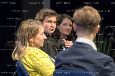 Spotkanie "Wojna obok nas. Historie odwagi, krzywdy,...