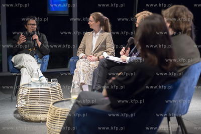 Spotkanie "Wojna obok nas. Historie odwagi, krzywdy,...