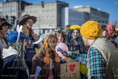Manifestacja artystyczna Teatr Mostownia z okazji Międzynarodowy...