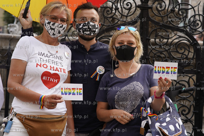 Gdańsk. Manitestacja Jestem LGBT na Długim Targu....