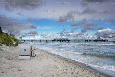 Niemcy. Molo w miejscowości Heringsdorf na wyspie...