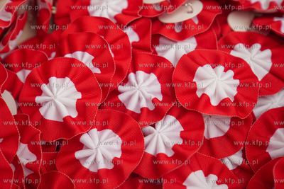 Góra Gradowa. Flagi dla mieszkańców i turystów...