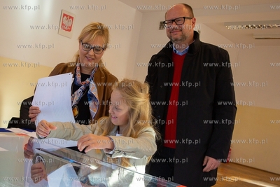 Gdańsk. Zespół Szkół Łączności. Głos w wyborach...