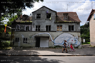Gdansk Oliwa. Niszczejacy budynek po dawnej piekarni...