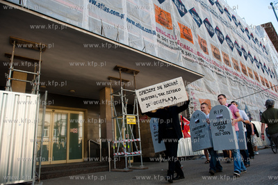 Gdansk. Wejscie do budynku Szpitala MSWiA. Manifestacja...