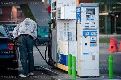Gdansk. Wrzeszcz. Samoobsllugowa stacja paliw Neste...