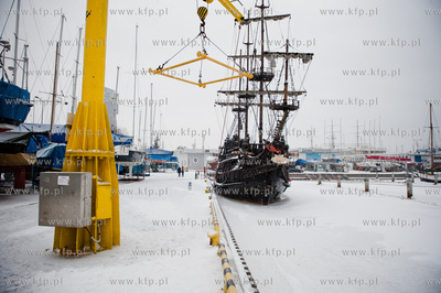 Gdynia. Zima w porcie jachtowym. Niskie temperatury...