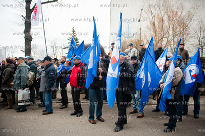 Gdansk. Protest pracownikow Portowej Strazy Pozarnej...