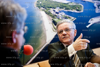 Gdansk. Protest pracownikow Portowej Strazy Pozarnej...