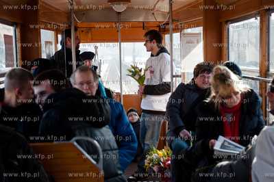 Gdansk. Dzien kobiet w zabytkowym tramwaju 105 N z...