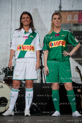 Gdansk. Scena na Targu Weglowym. Prezentacja druzyny...