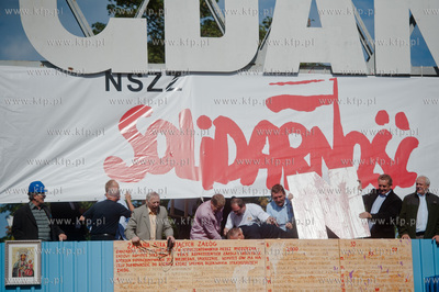 Gdansk. Brama Historyczna nr 2 Stoczni Gdanskiej. Stoczniowy...
