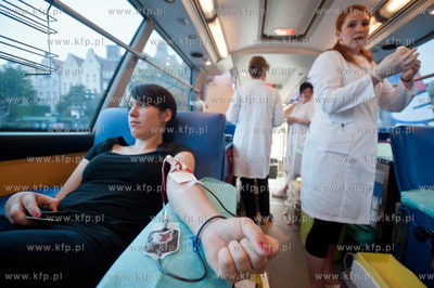 Gdansk. Swiatowy Dzien Krwiodawcy. Bankowa Akcja Honorowego...