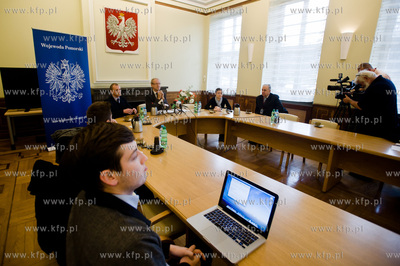 Gdansk. Pomorski Urzad Wojewodzki. Sala Kominkowa....
