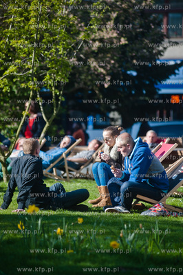 Gdynia. Skwer Stefana Zeromskiego. Majowka z InfoBoxem....