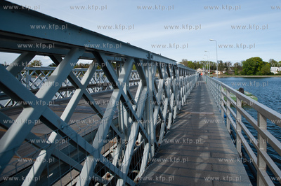 Gdansk. Sobieszewo. Odremontowany most pontonowy. 06.05.2014...