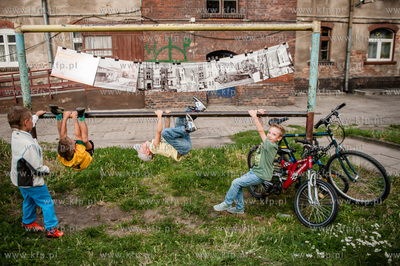 Gdansk. Podworko ulic Robotniczej i Jana z Kolna. Sasiedzi...