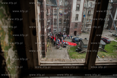 Gdansk. Podworko ulic Robotniczej i Jana z Kolna. Sasiedzi...