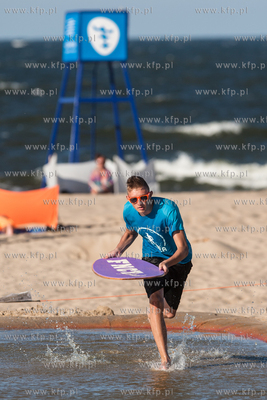 Gdansk. Letni wypoczynek na plazy miejskiej Stogi....