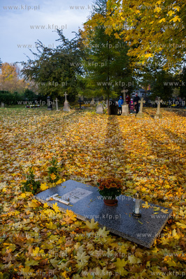 Gdansk. Cmentarz Garnizonowy. Dzien Wszystkich Swietych.
01.11.2015
fot....