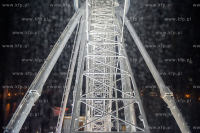 Gdansk. Wyspa Wpichrzow. Uruchomienie kola widokowego...