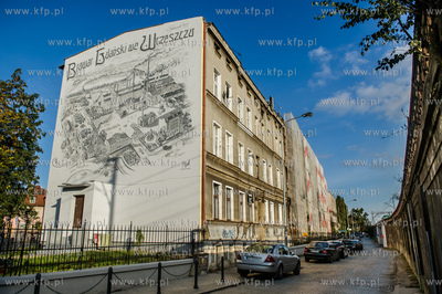 Gdańsk. Wrzeszcz. Remontowana kamienica przy ul Białej,...