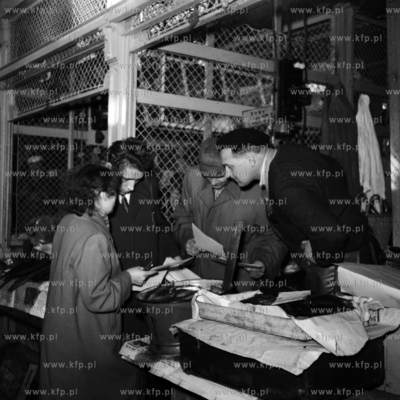 Stoisko z rybami na Hali Targowej w Gdańsku.
1959...