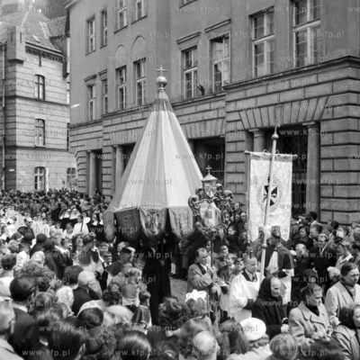 Procesja Bożego Ciała na ulicyPańskiej w Gdańsku.
1964
0001526z
Fot....
