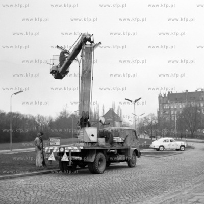 Konserwacja lamp ulicznych przy Okopowej w Gdańsku.
04.1971
0000242z_kwiecien1971
Fot....
