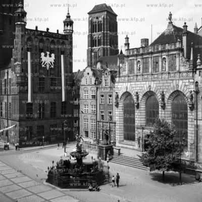 Fontanna Neptuna na Długim Targu w Gdańsku. 
1968
0003808z...