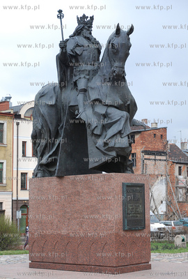 Bydgoszcz. Pomnik Kazimierza III Wielkiego przy Walach...
