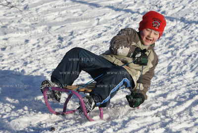 Gdansk-Suchanino. Zimowe szalenstwo na sankach.
Nz....