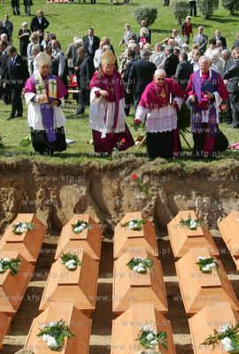 Szczecin/Glinna/zachodniopomorskie. Na cmentarzu wojennym...